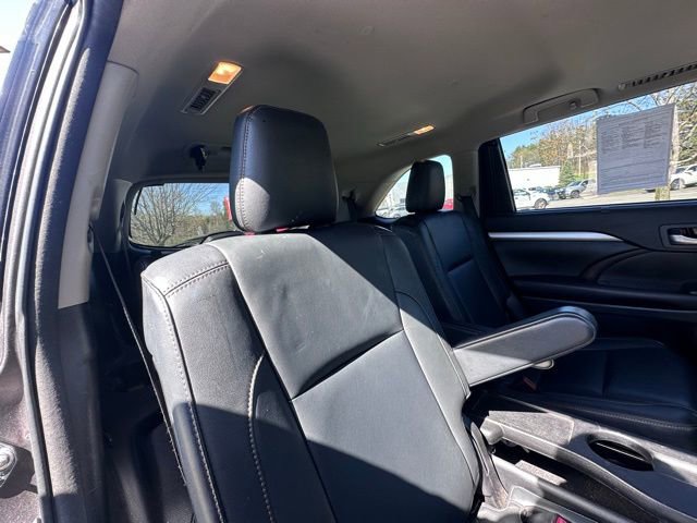 Used 2018 Toyota Highlander XLE AWD/4WD image 9