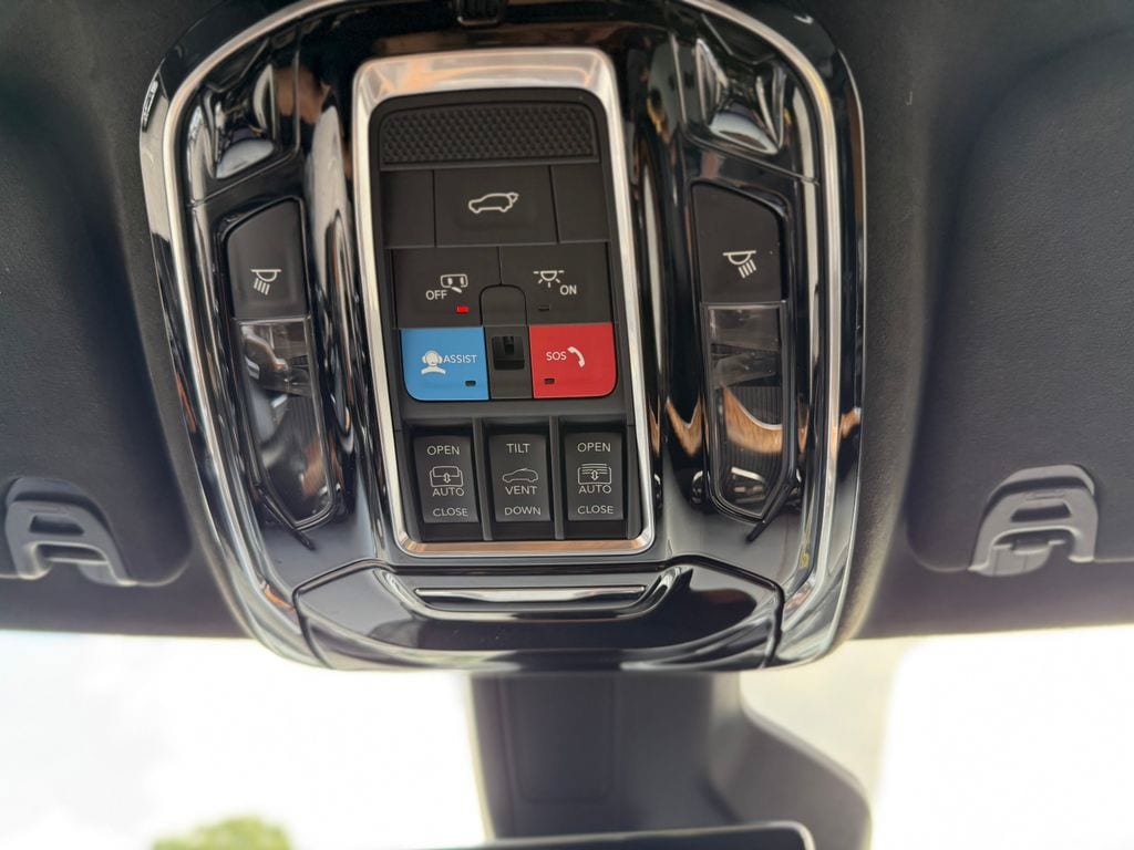 Used 2022 Jeep Grand Wagoneer Series III AWD/4WD image 27