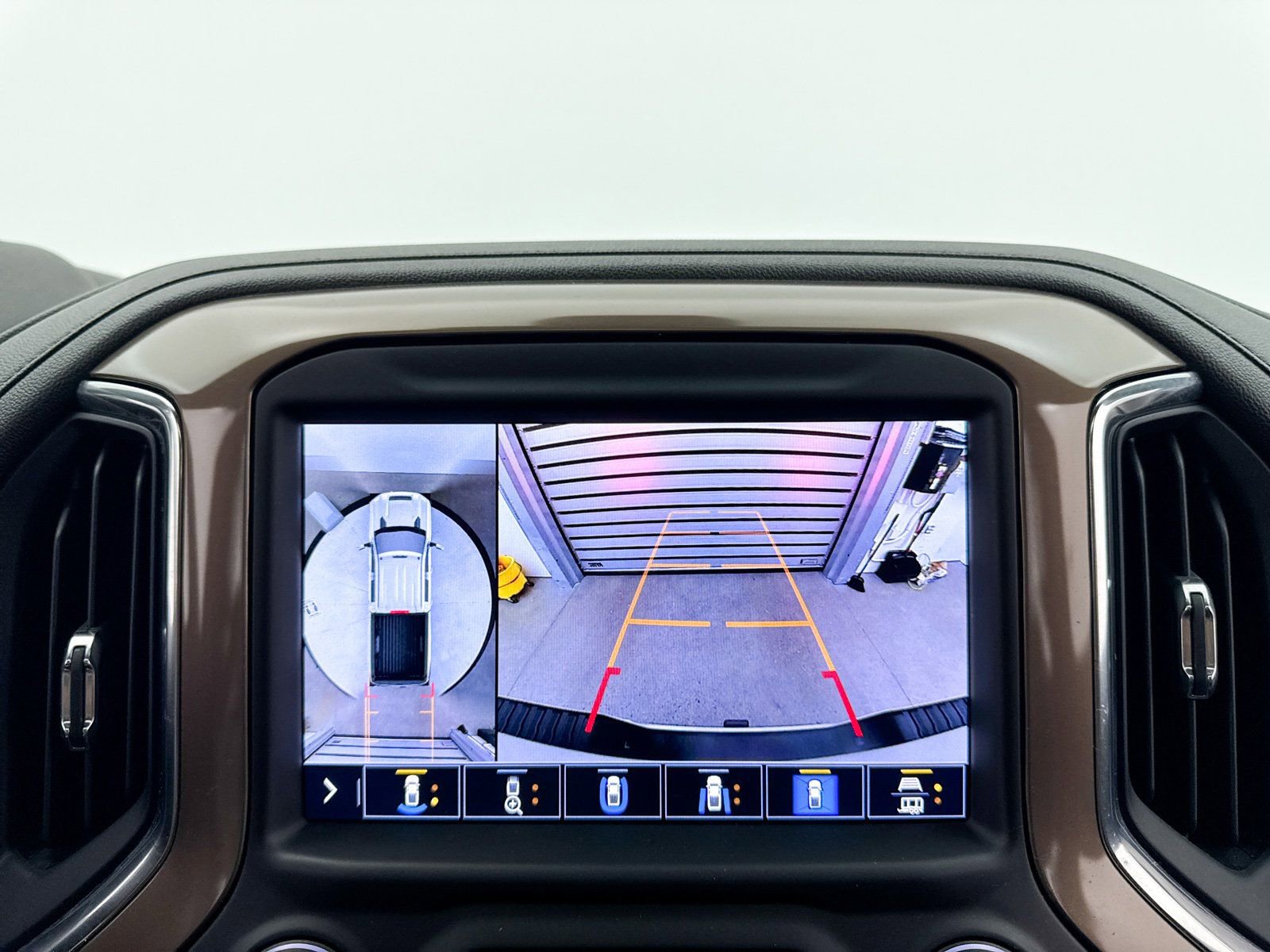 Used 2022 Chevrolet Silverado 2500 High Country w/ Z71 Off-Road Package image 36