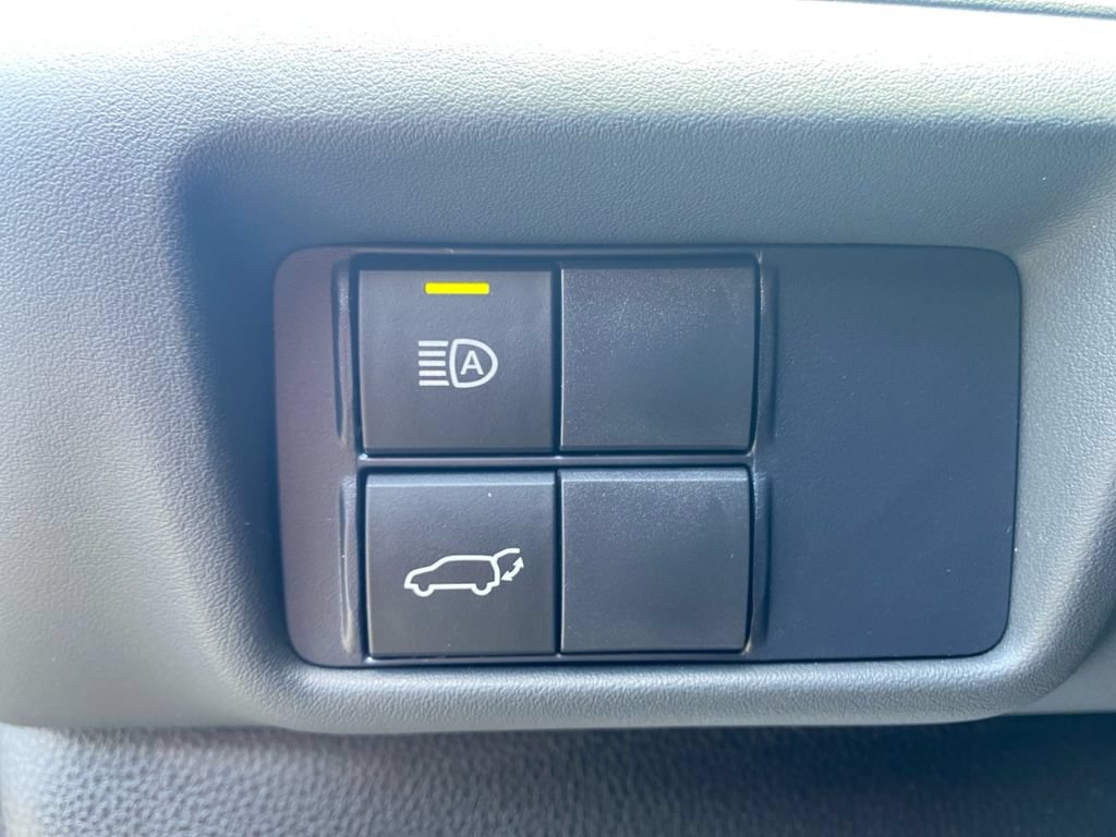 Used 2021 Toyota Highlander XLE AWD/4WD image 38