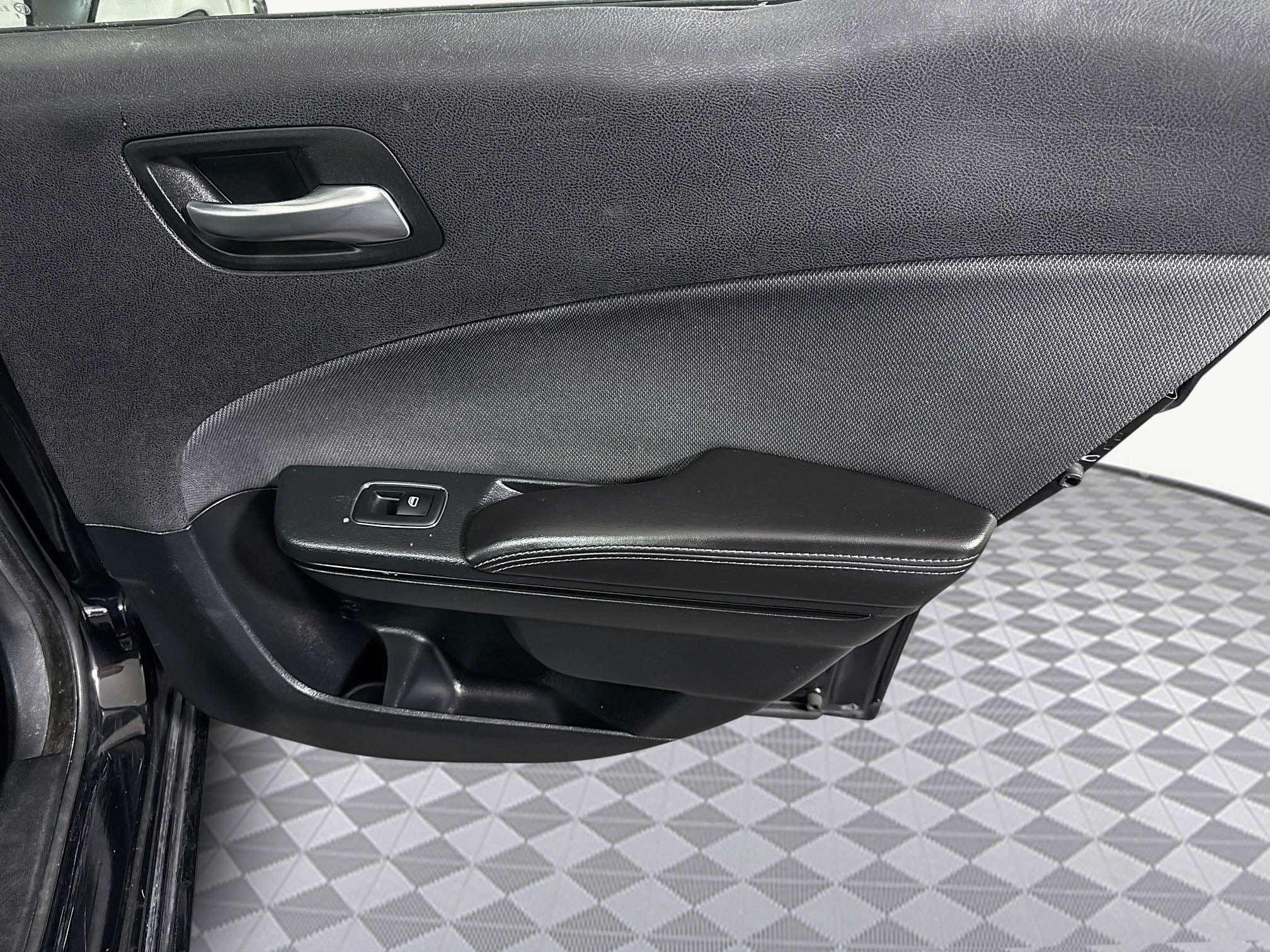 Used 2018 Dodge Charger SXT w/ Blacktop Package image 26