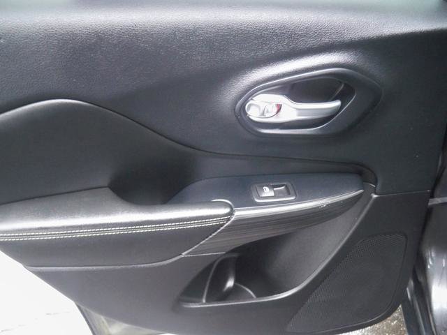 Used 2015 Jeep Cherokee Limited image 16