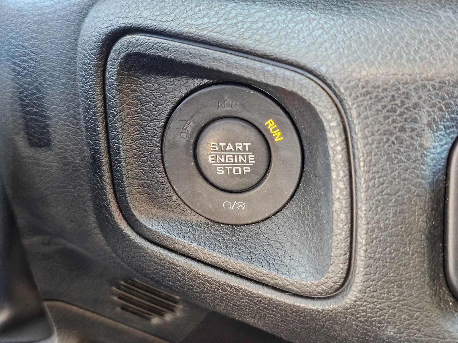 Used 2024 Jeep Wrangler Unlimited w/ Convenience Group AWD/4WD image 31
