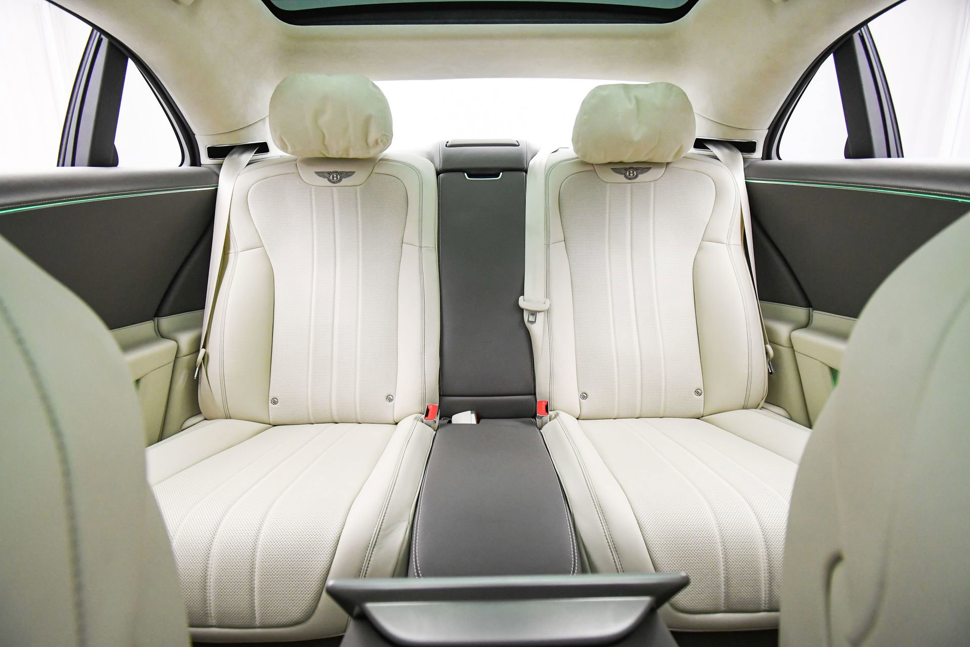 Used 2022 Bentley Flying Spur V8 image 19