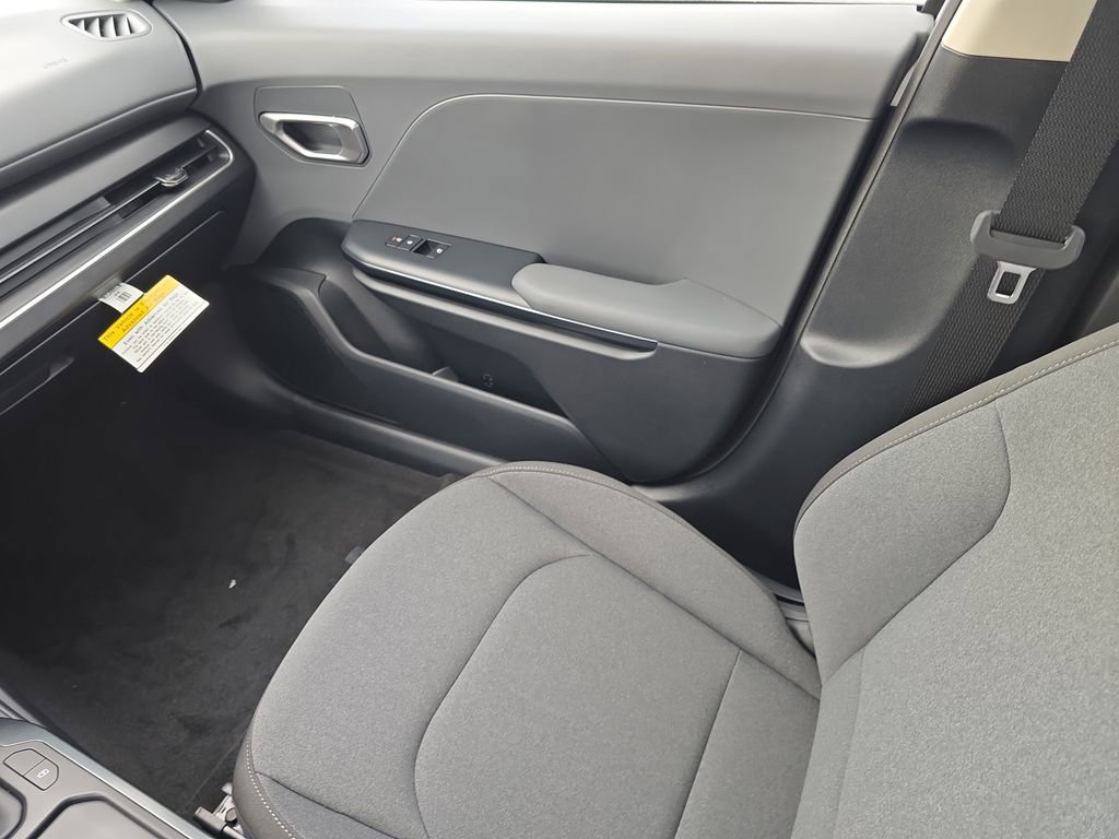 New 2025 Kia K4 LXS image 17