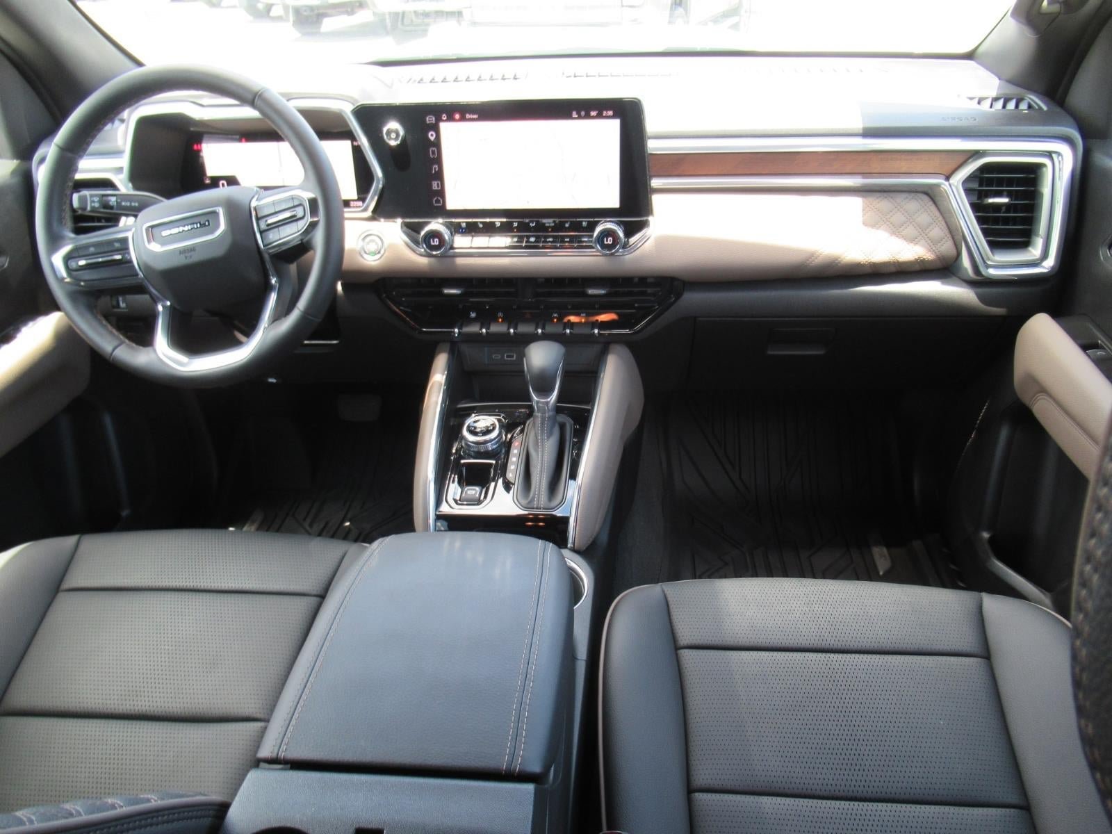 Used 2024 GMC Canyon Denali AWD/4WD image 16