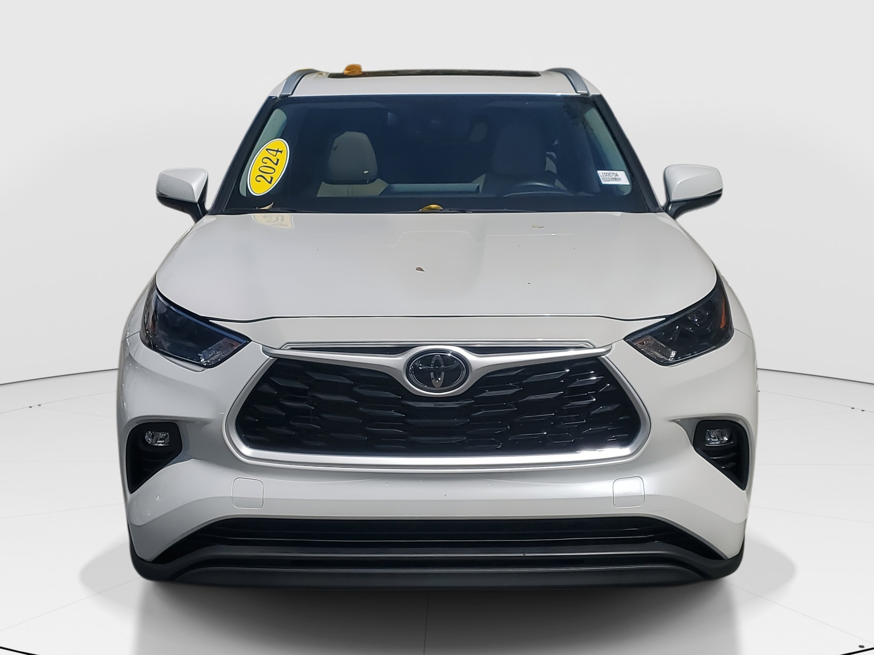 Used 2024 Toyota Highlander XLE video 2