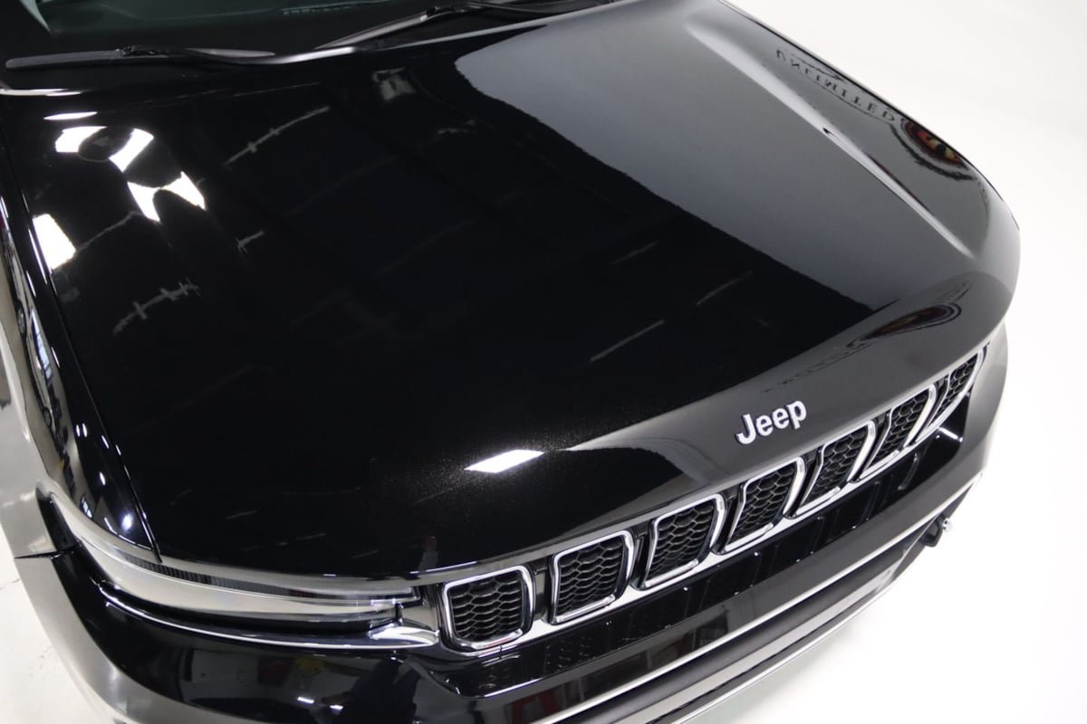 Used 2023 Jeep Grand Cherokee Overland AWD/4WD image 31