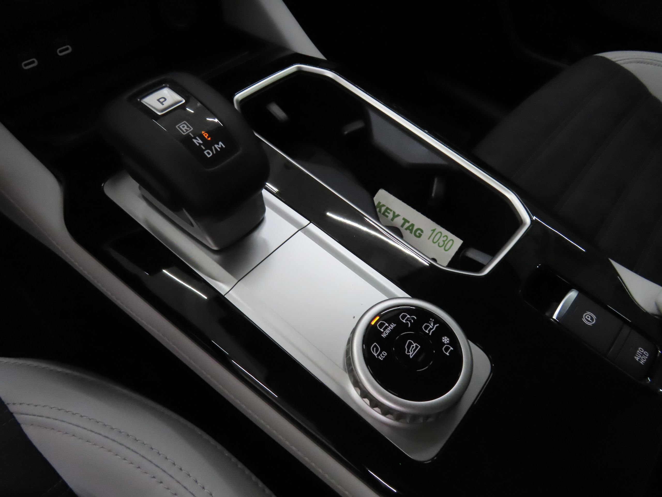 New 2025 Mitsubishi Outlander SE image 15