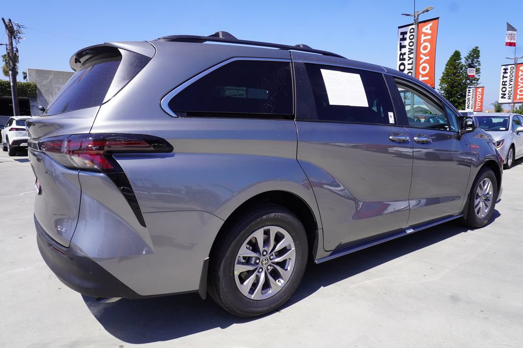 Certified 2026 Toyota Sienna XLE FWD image 7