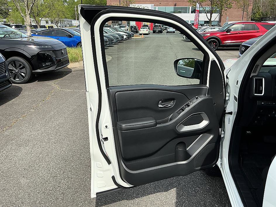 Certified 2025 Nissan Frontier SV w/ SV Convenience Package image 11