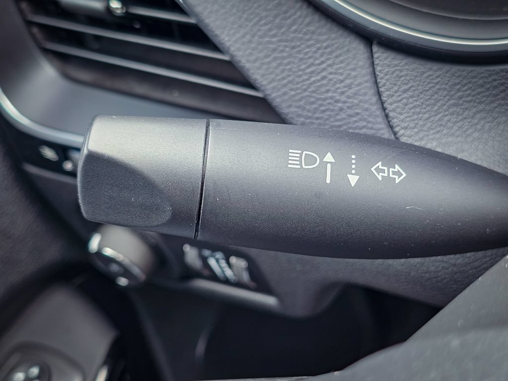 Used 2021 Jeep Cherokee Latitude Plus AWD/4WD image 18