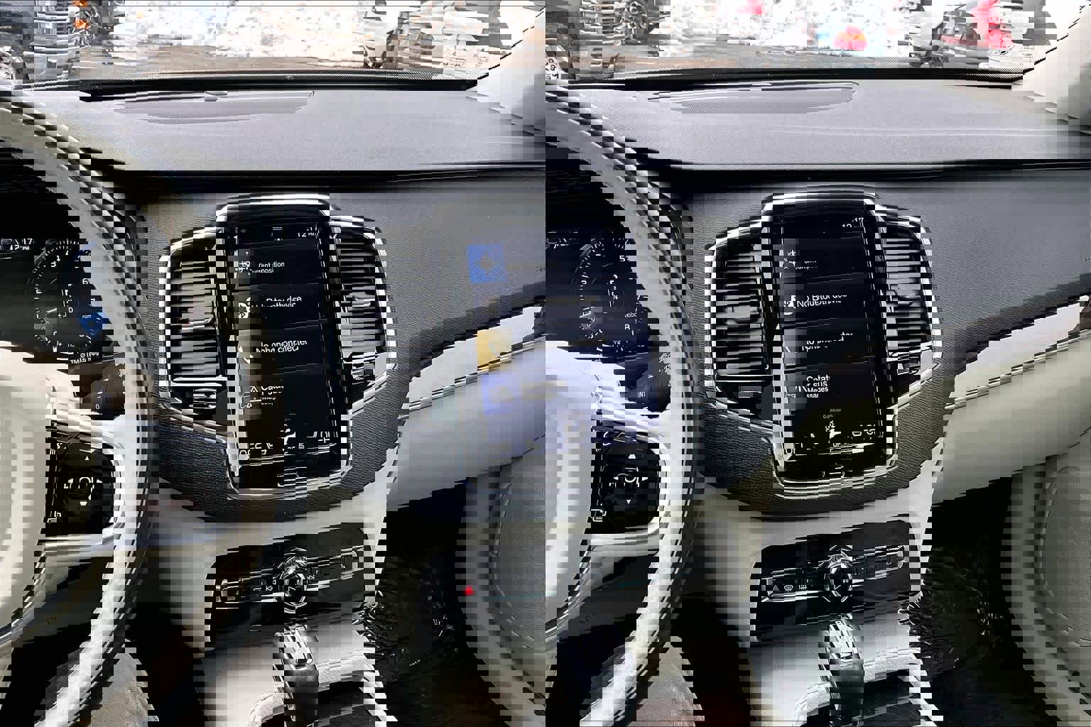 Used 2017 Volvo XC90 T6 Momentum w/ Vision Package image 7