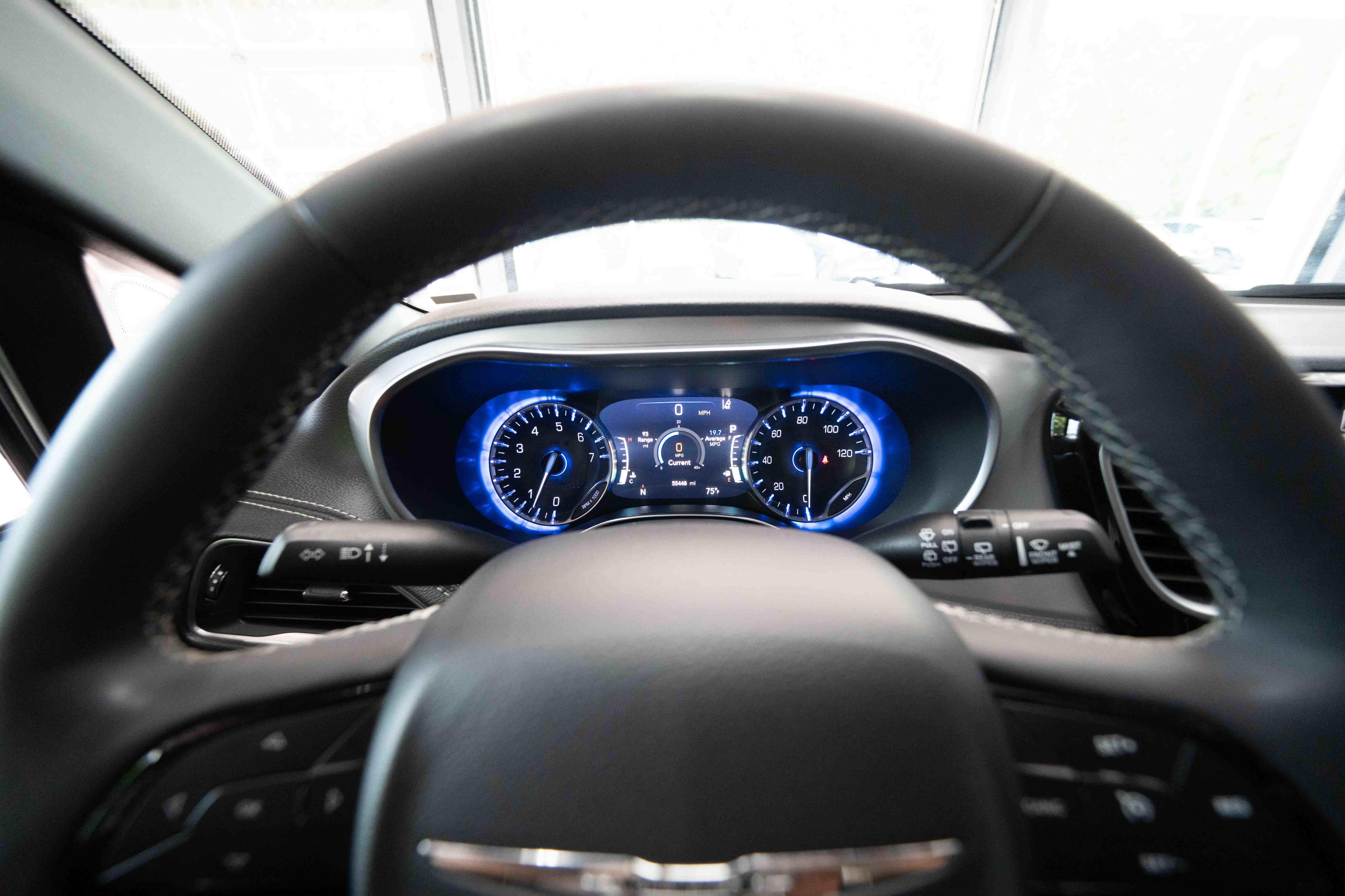 Used 2025 Chrysler Pacifica Limited FWD image 15