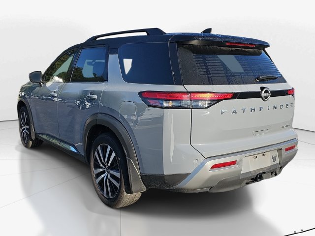 Used 2024 Nissan Pathfinder Platinum FWD image 7