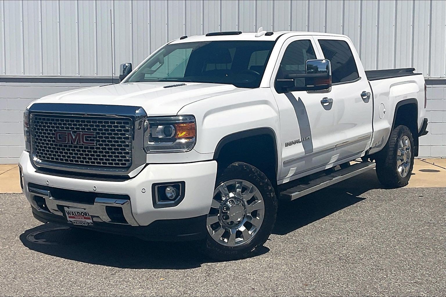 Used 2016 GMC Sierra 2500 Denali w/ Duramax Plus Package AWD/4WD image 2