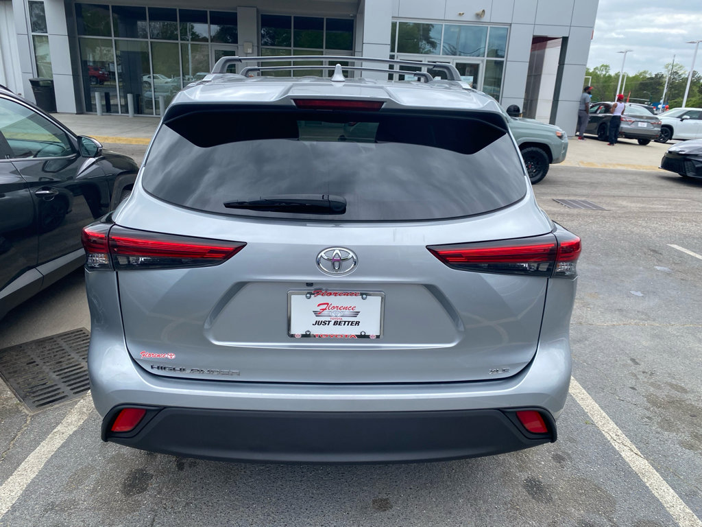 Used 2023 Toyota Highlander XLE image 10