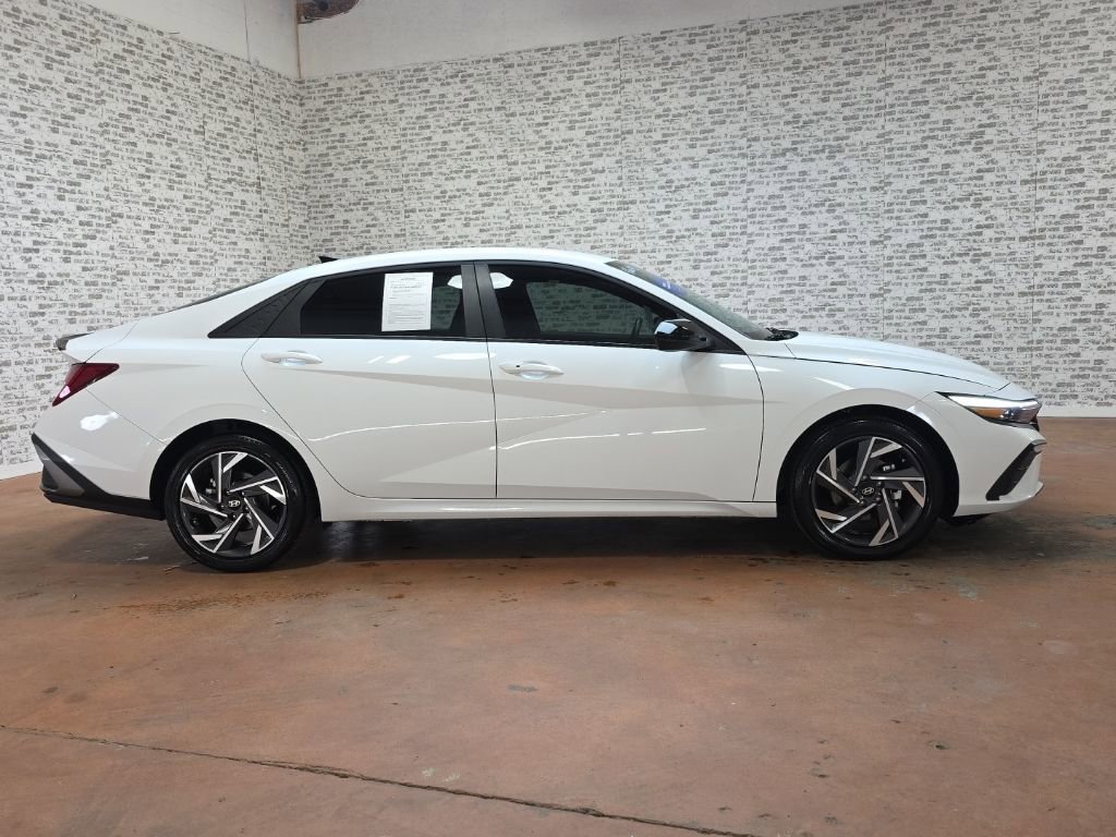 Certified 2025 Hyundai Elantra SEL image 6
