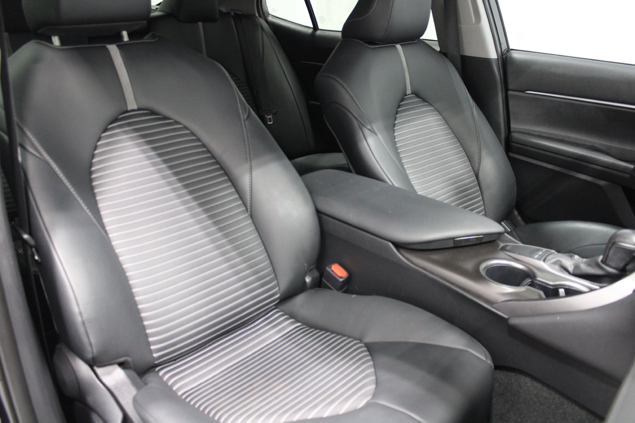 Used 2024 Toyota Camry SE FWD image 27