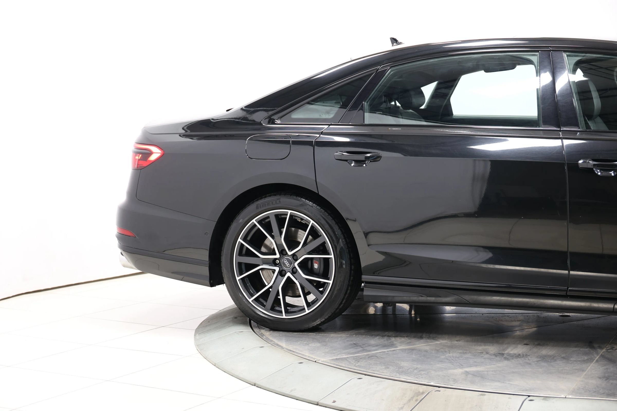 Used 2020 Audi S8 L w/ S8 Executive Package AWD/4WD image 53