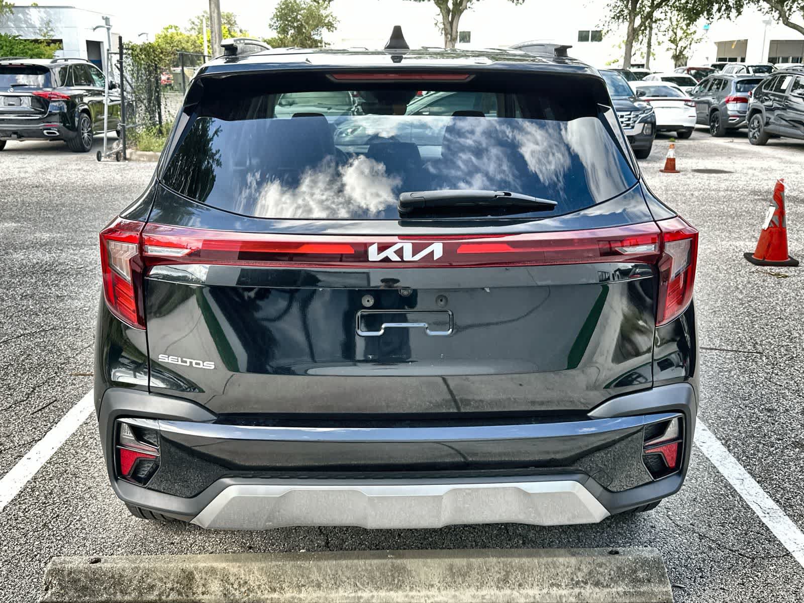 Used 2024 Kia Seltos EX FWD image 7