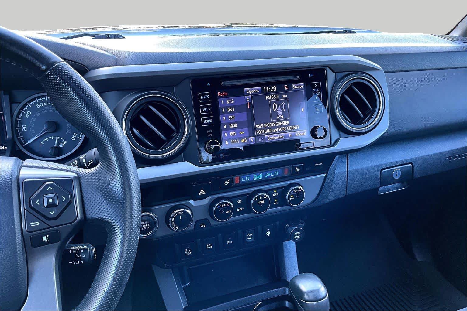 Used 2016 Toyota Tacoma TRD Off-Road w/ Premium & Technology Package AWD/4WD image 7