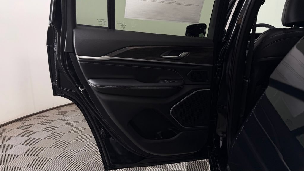 New 2026 Jeep Grand Cherokee Limited AWD/4WD image 25
