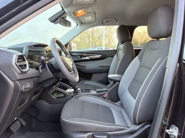 Used 2024 Chevrolet TrailBlazer LT FWD image 11