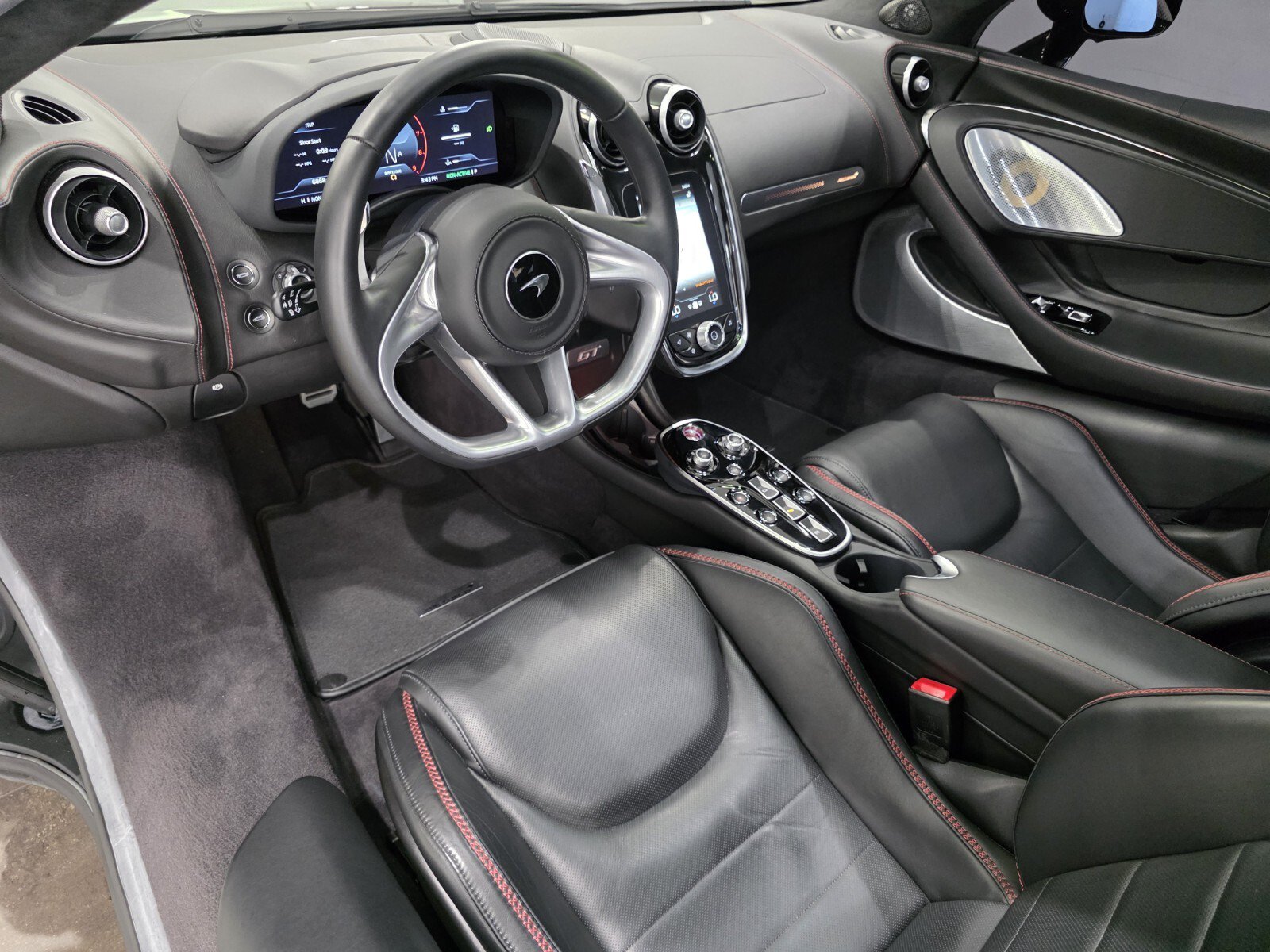 Used 2023 McLaren GT RWD image 7