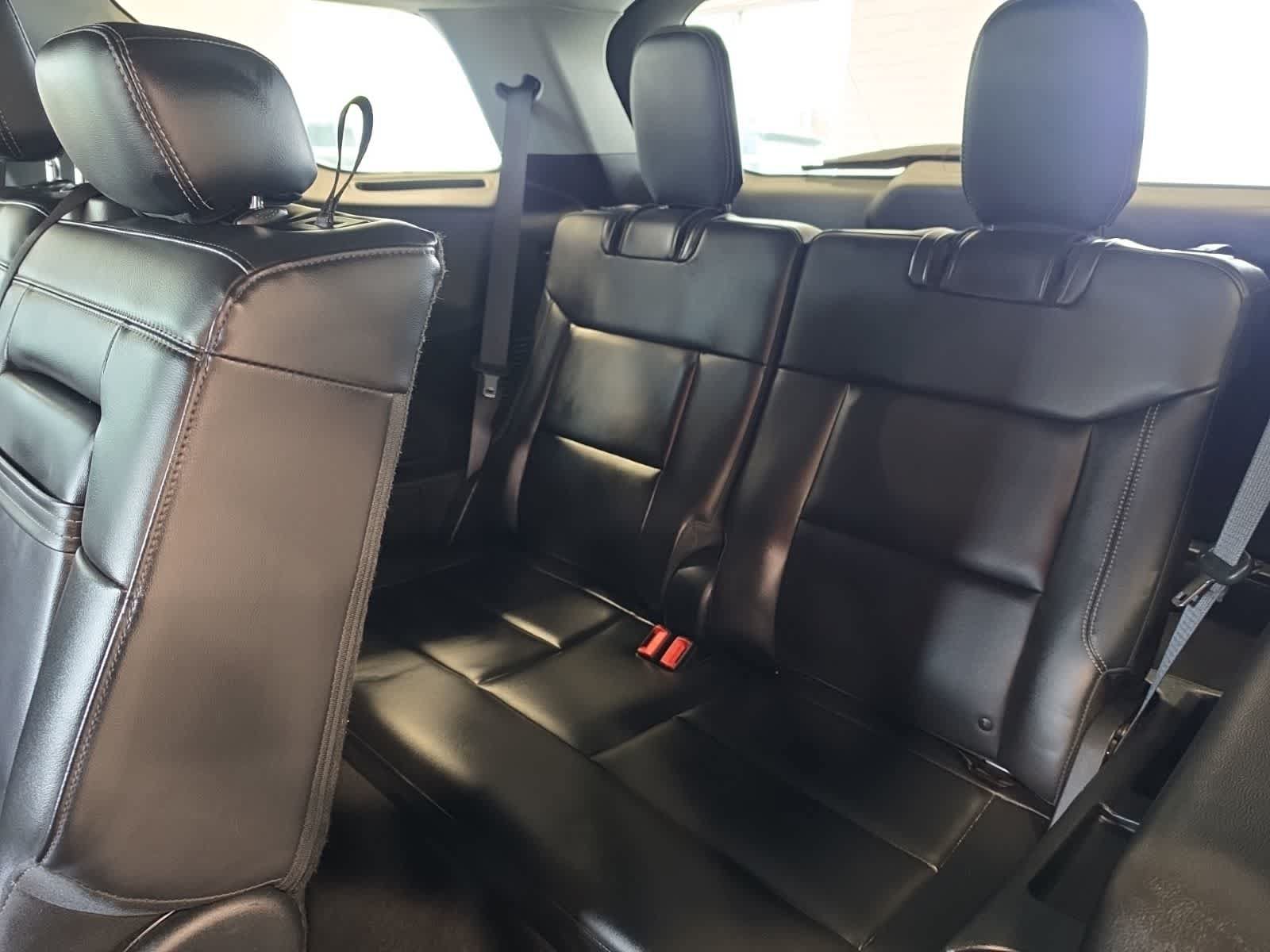 Used 2023 Ford Explorer XLT w/ Equipment Group 202A AWD/4WD image 30