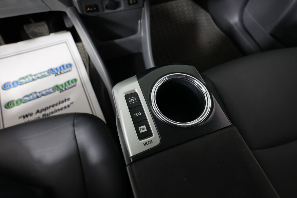 Used 2014 Toyota Prius V Three image 38