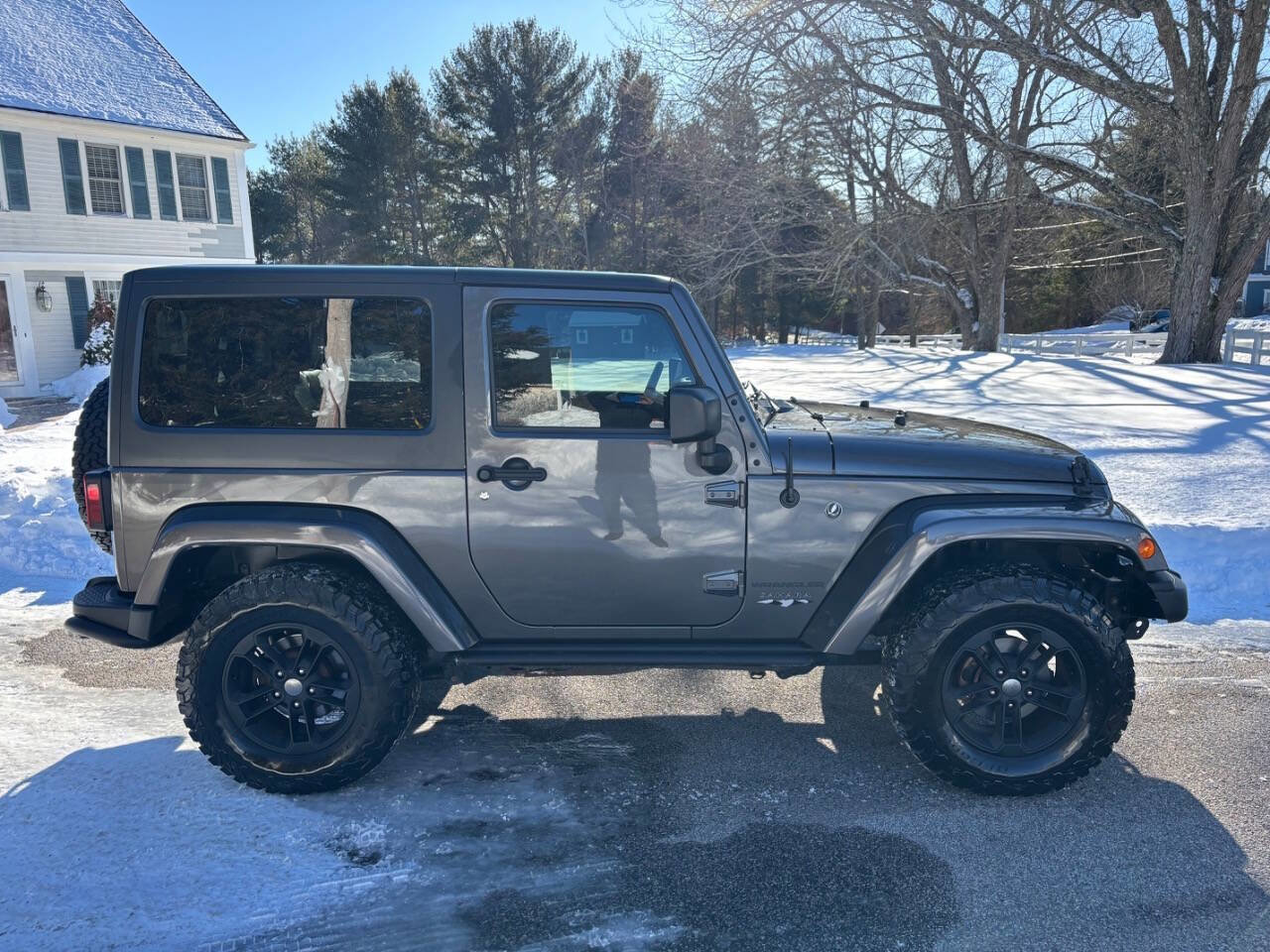 Used 2017 Jeep Wrangler Sahara image 28