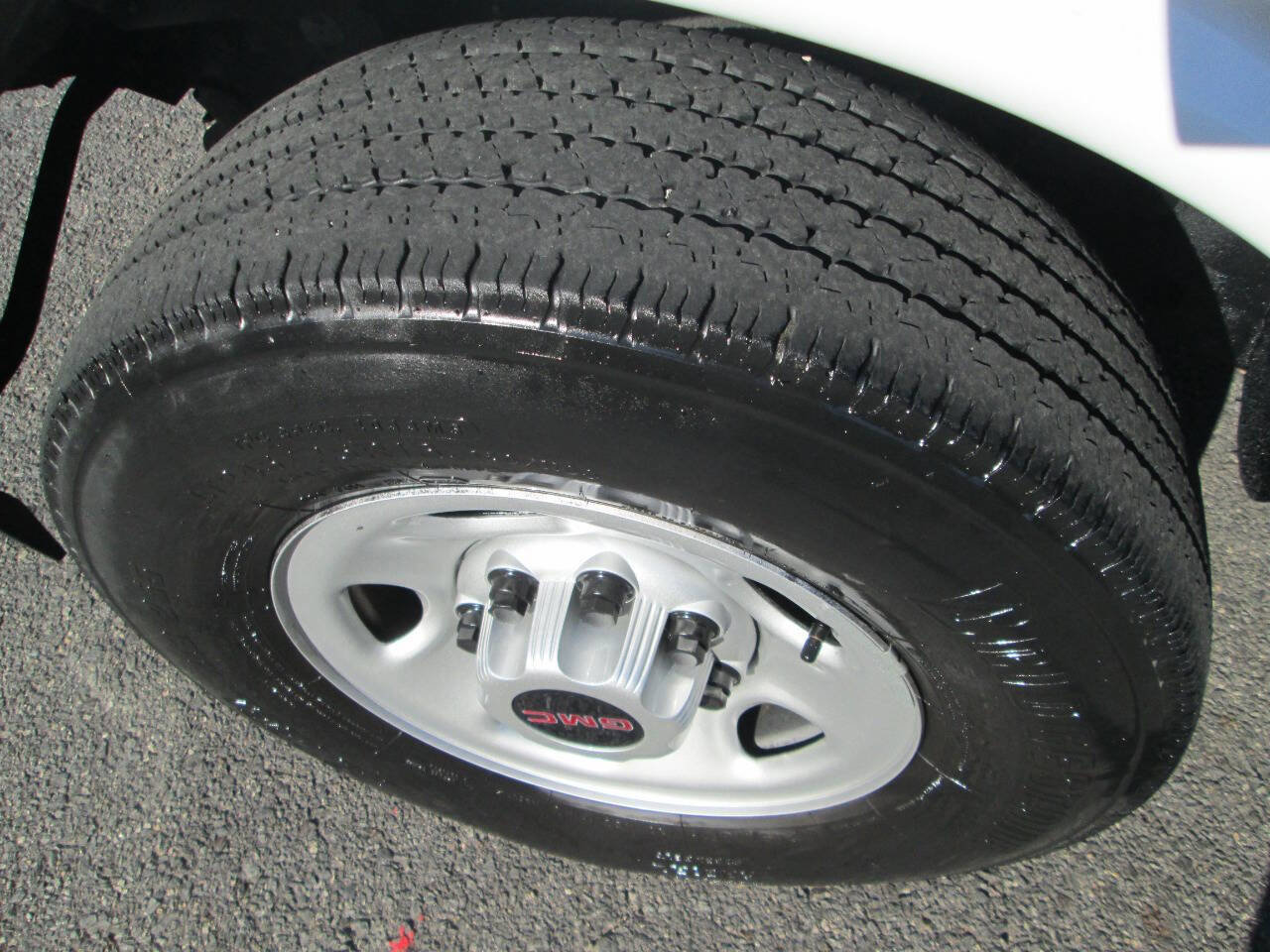 Used 2023 GMC Savana 2500 w/ Driver Convenience Package image 15