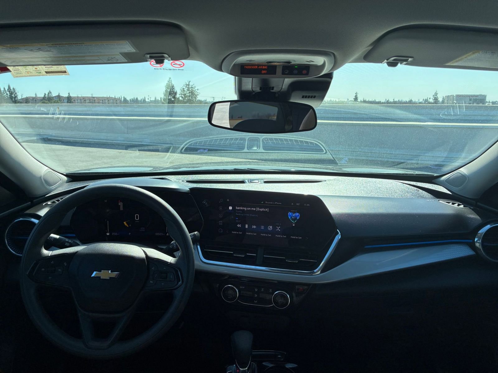 Used 2025 Chevrolet Trax LT image 32