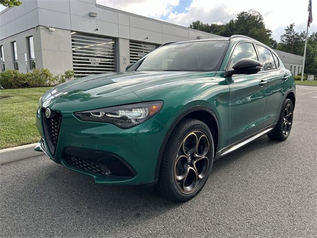 New 2025 Alfa Romeo Stelvio Sprint image 4