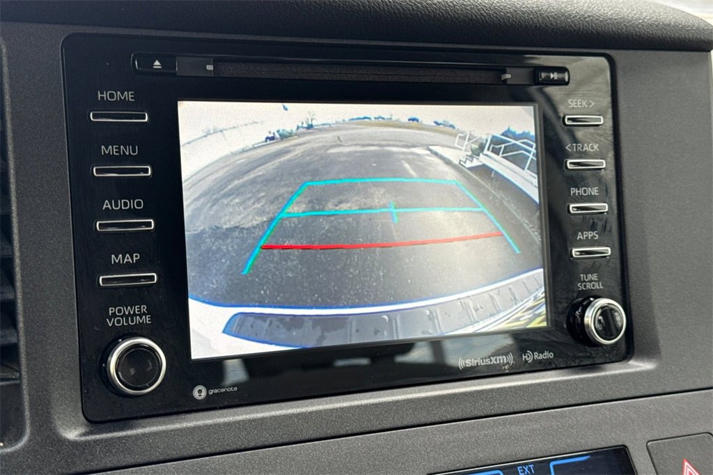 Used 2020 Toyota Sienna LE image 22