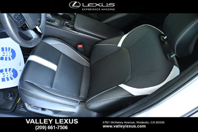 Used 2025 Toyota Camry SE FWD image 12