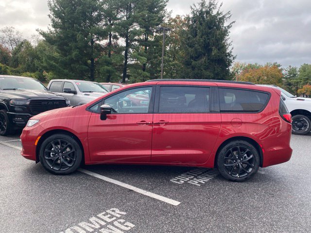 New 2026 Chrysler Pacifica Limited w/ S Appearance Package FWD image 4