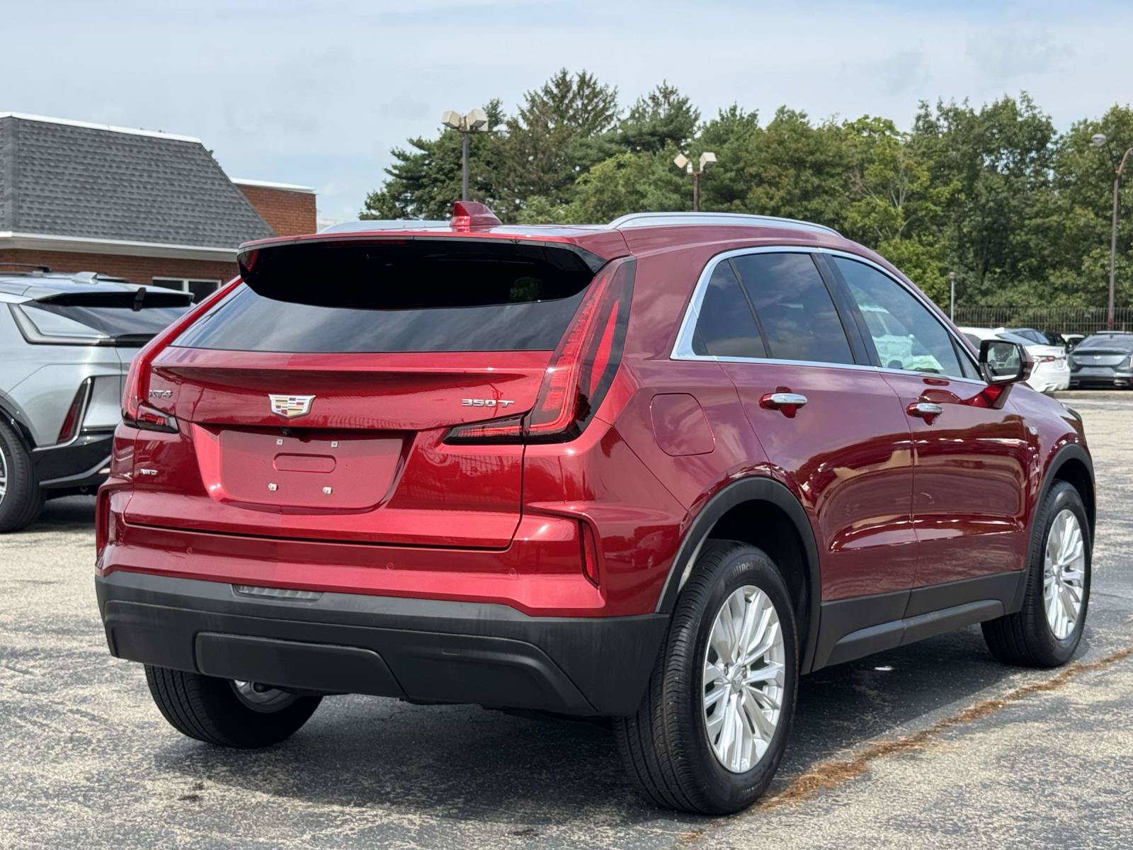 Certified 2024 Cadillac XT4 Luxury w/ Cold Weather Package AWD/4WD image 5