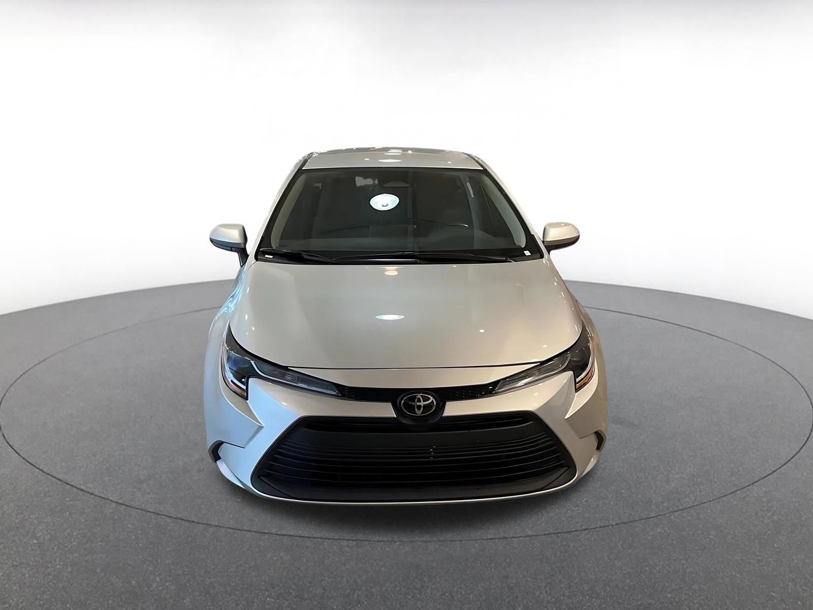 Used 2025 Toyota Corolla LE image 4