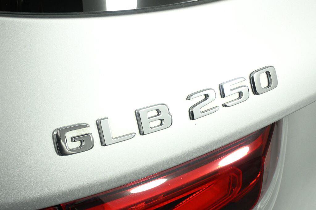 Certified 2023 Mercedes-Benz GLB 250 4MATIC image 27