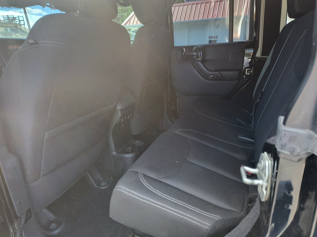 Used 2018 Jeep Wrangler Unlimited Sahara image 37