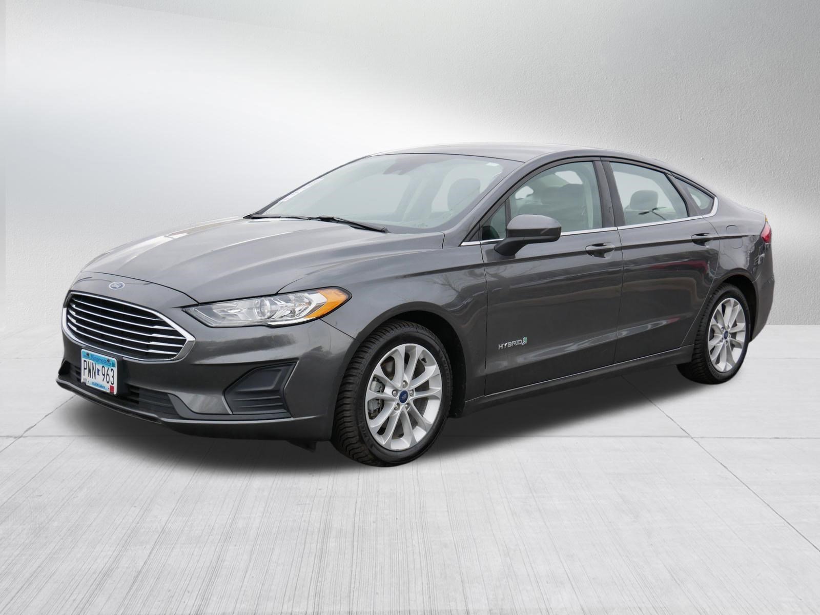 Used 2019 Ford Fusion SE image 3