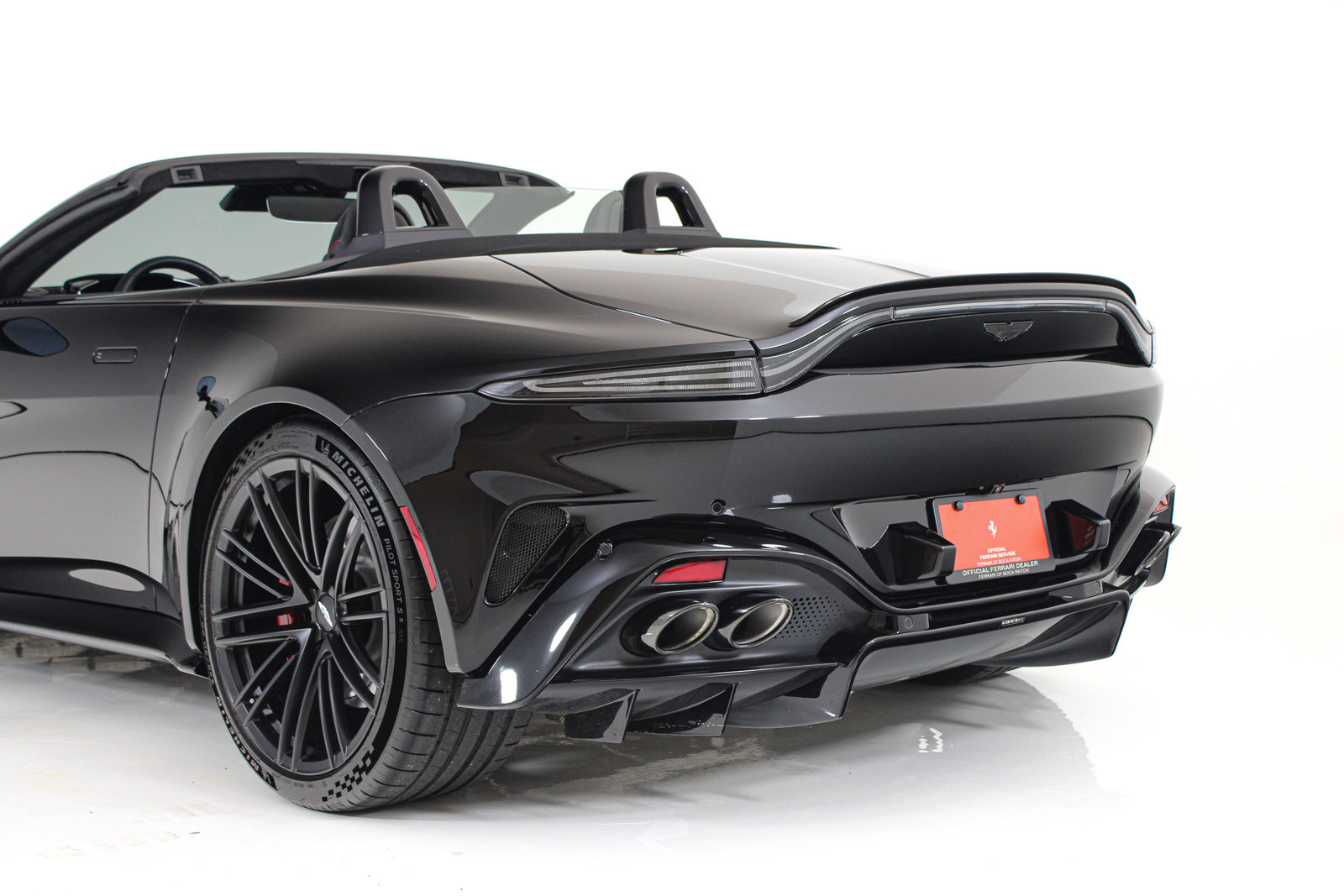Used 2026 Aston Martin V8 Vantage S RWD image 17