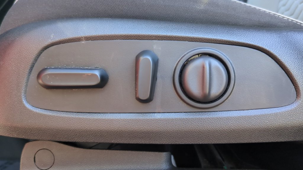Used 2020 Chevrolet Equinox LS w/ LS Convenience Package FWD image 16