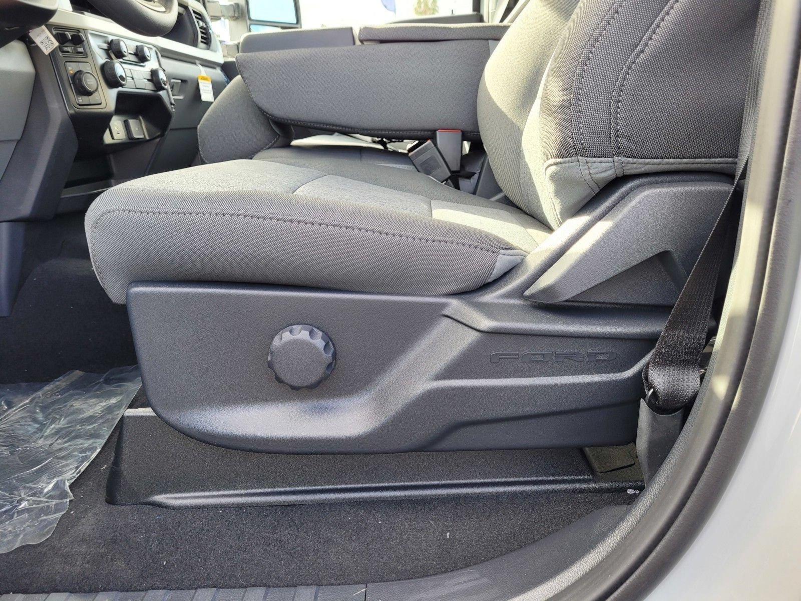 New 2026 Ford F250 XL w/ STX Appearance Package AWD/4WD image 9