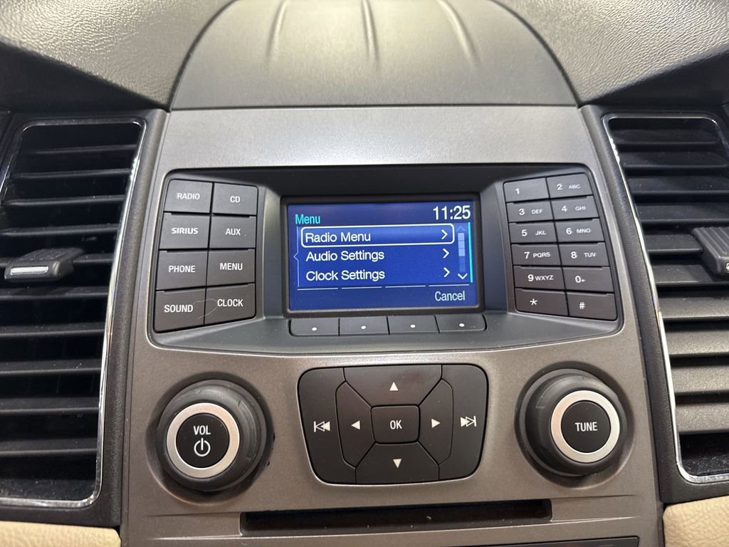 Used 2015 Ford Taurus SEL FWD image 19