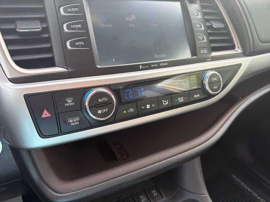 Used 2019 Toyota Highlander XLE AWD/4WD image 34