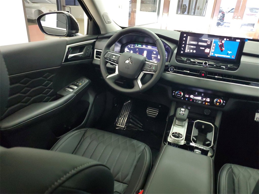 New 2025 Mitsubishi Outlander SEL image 16
