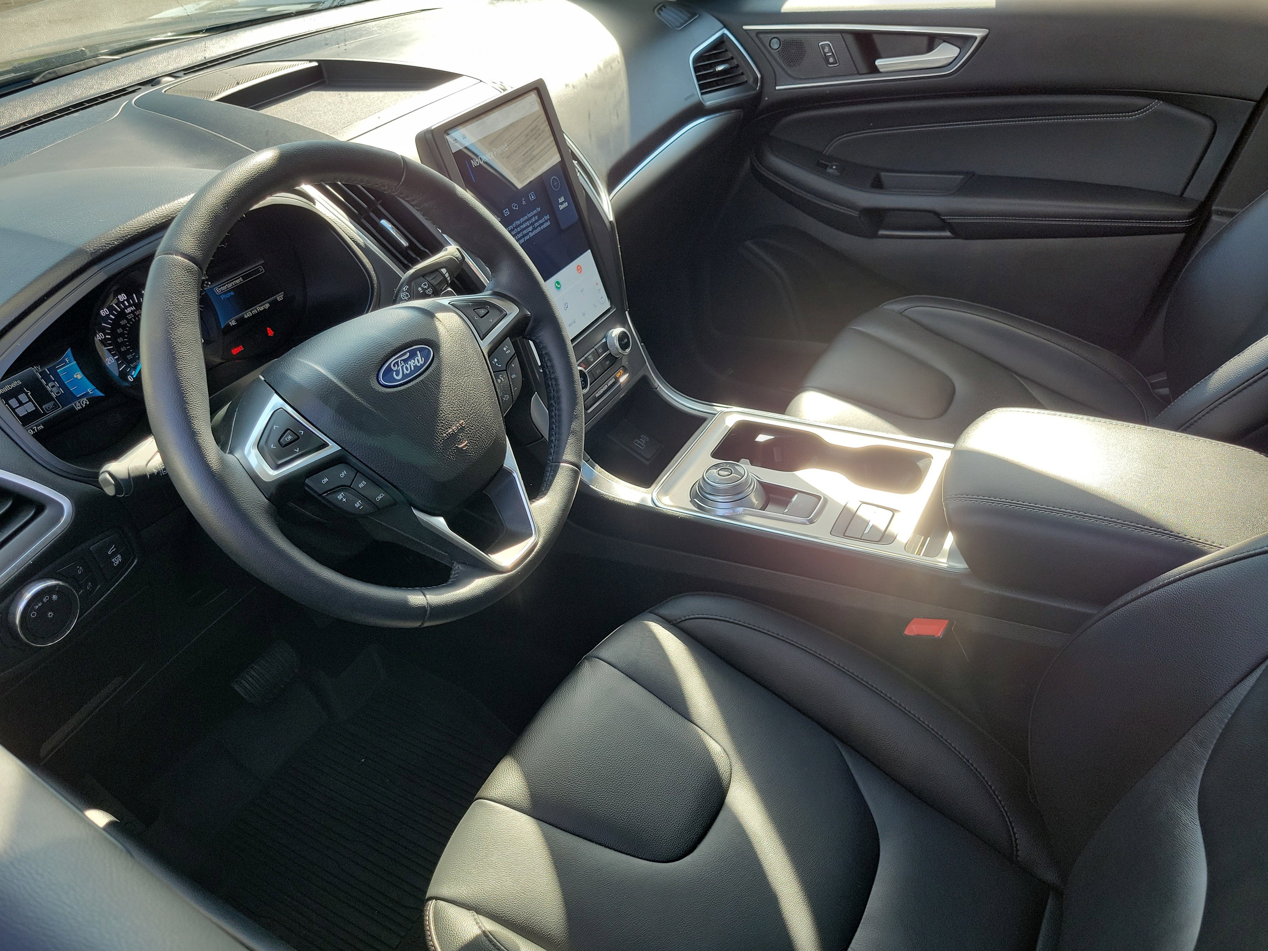 Certified 2022 Ford Edge Titanium w/ Class II Trailer Tow Package image 3